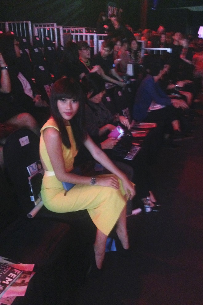 Trang Lạ xuất hiện quyến rũ ở Singapore Fashion Week - ảnh 10